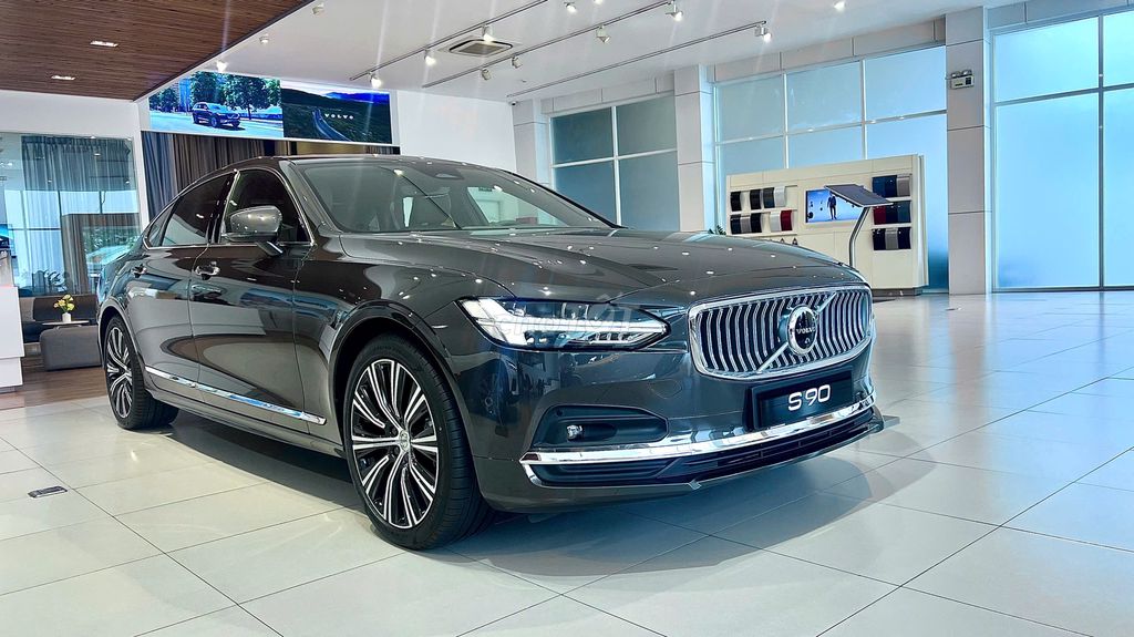 Volvo S90 B6 Ultimate bản Long Wheel Base (LWB)