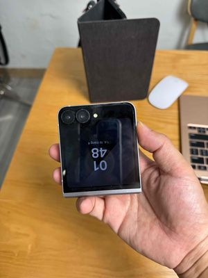 Samsung Galaxy Z Flip 6 256GB Bạc Xtay hàn