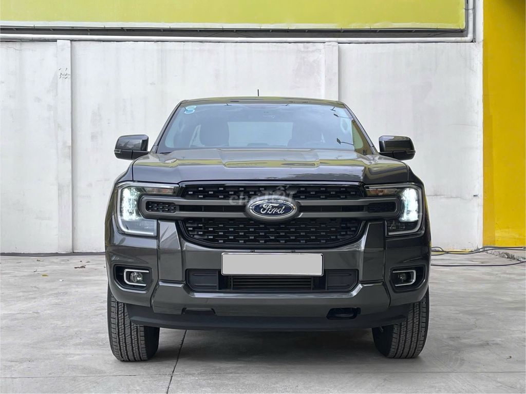 FORD RANGER XLS 4X2 AT GIA ĐÌNH LƯỚT ĐẸP VAY 70%