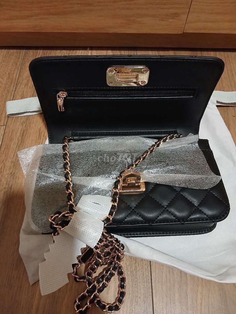 Túi xách Charles & Keith Da Nữ Nguyên seal. Mua bán Túi xách tại Quận 7 Tp Hồ Chí Minh được đăng bởi Phương hình 1