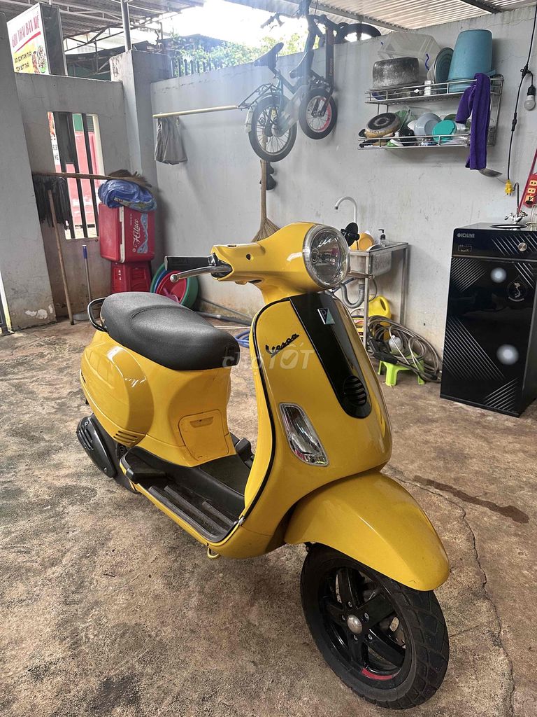 vespa Lx150 nhập nguyên chiếc nguyên zin. Mua bán Xe máy tại Thành phố Buôn Ma Thuột Đắk Lắk được đăng bởi LyLy hình 2