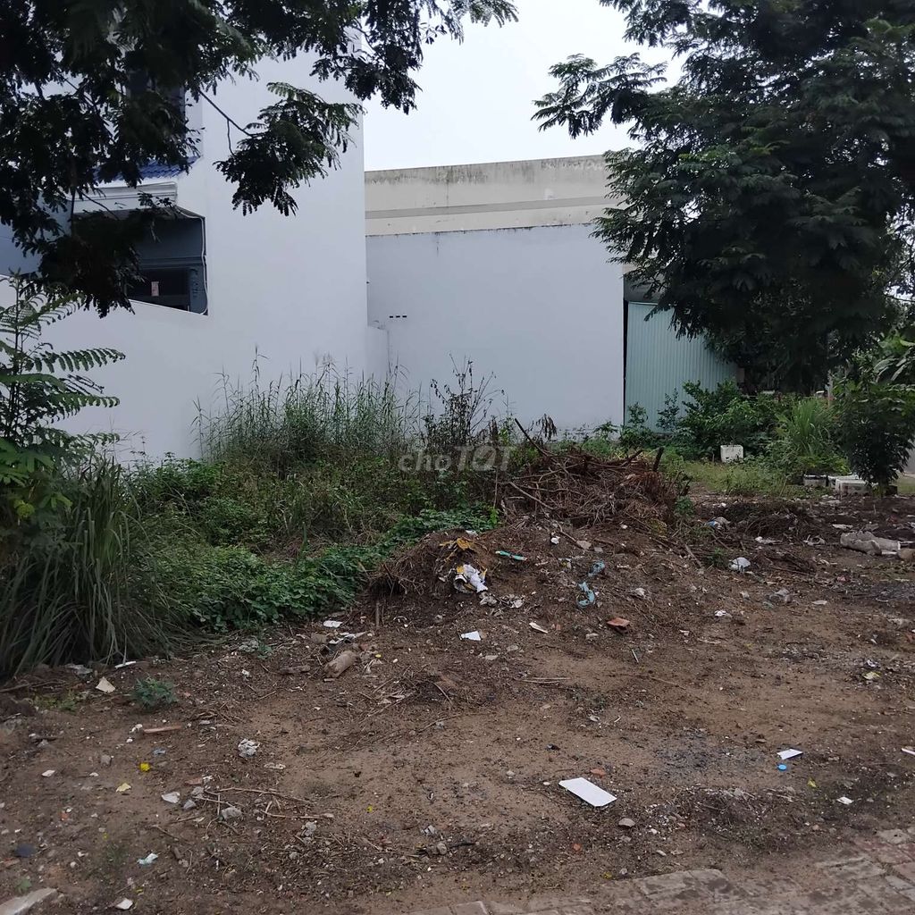 BÁN ĐẤT THỔ CƯ NỀN LỚN- ĐỦ DIÊN TÍCH TÁCH RA 2 SỔ. Mua bán đất tại Huyện Bình Chánh Tp Hồ Chí Minh được đăng bởi NHÀ ĐẤT HỒNG CHÂU hình 1