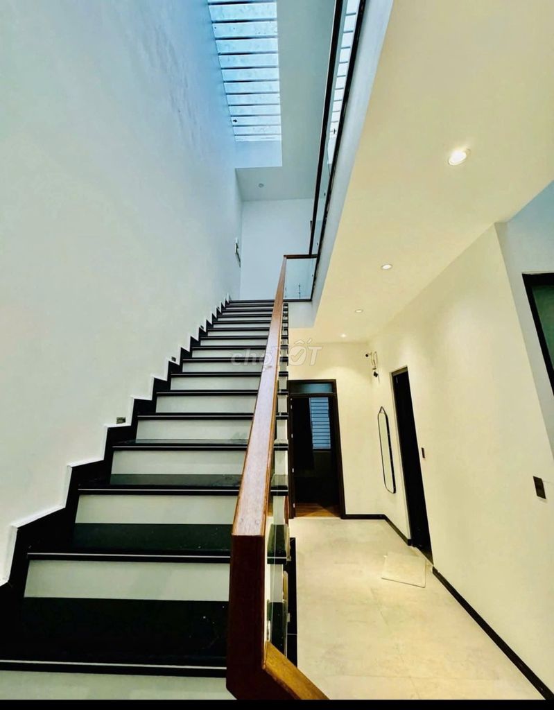 Furnished 3-storey house with garden in Nam Việt Á — photo 4
