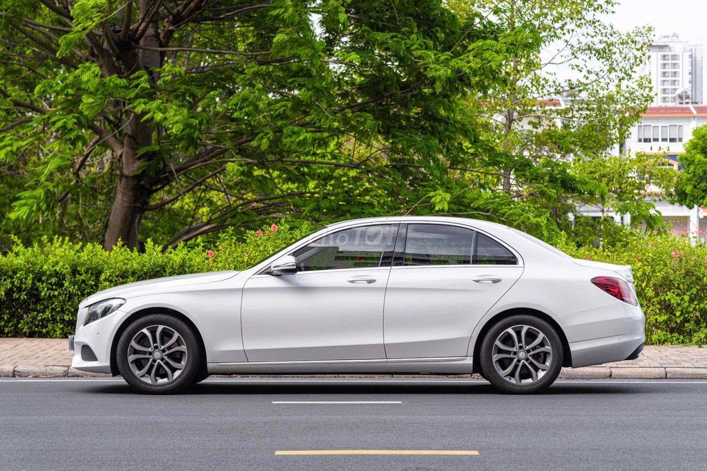 C200 model 2017 màu trắng xe sang siêu đẹp giá rẻ. Mua bán Ô tô tại Quận 7 Tp Hồ Chí Minh được đăng bởi Dương Phương hình 3