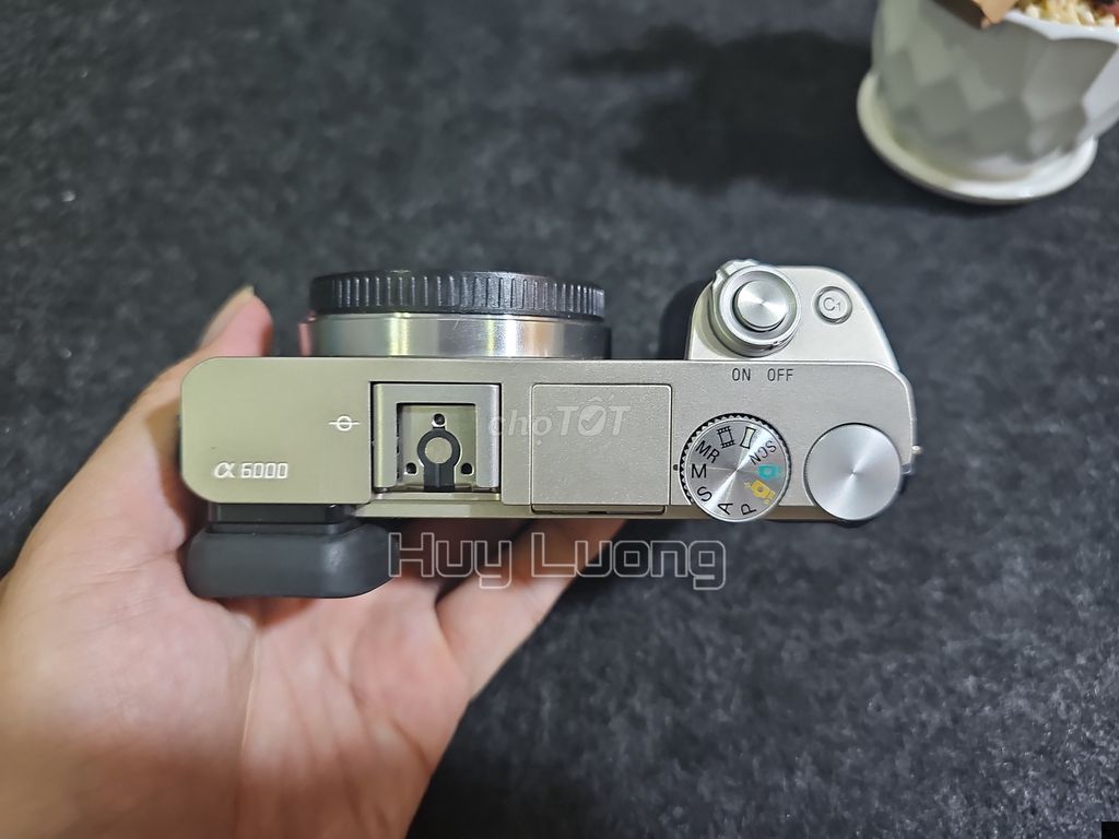 Sony A6000 màu bạc còn mới, chụp được 8k shot