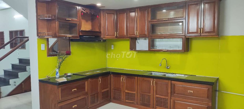 Tủ bếp Gỗ tự nhiên Nâu còn tốt. Mua bán Tủ, kệ gia đình tại Quận Hải Châu Đà Nẵng được đăng bởi nguyễn ngọc thịnh hình 1