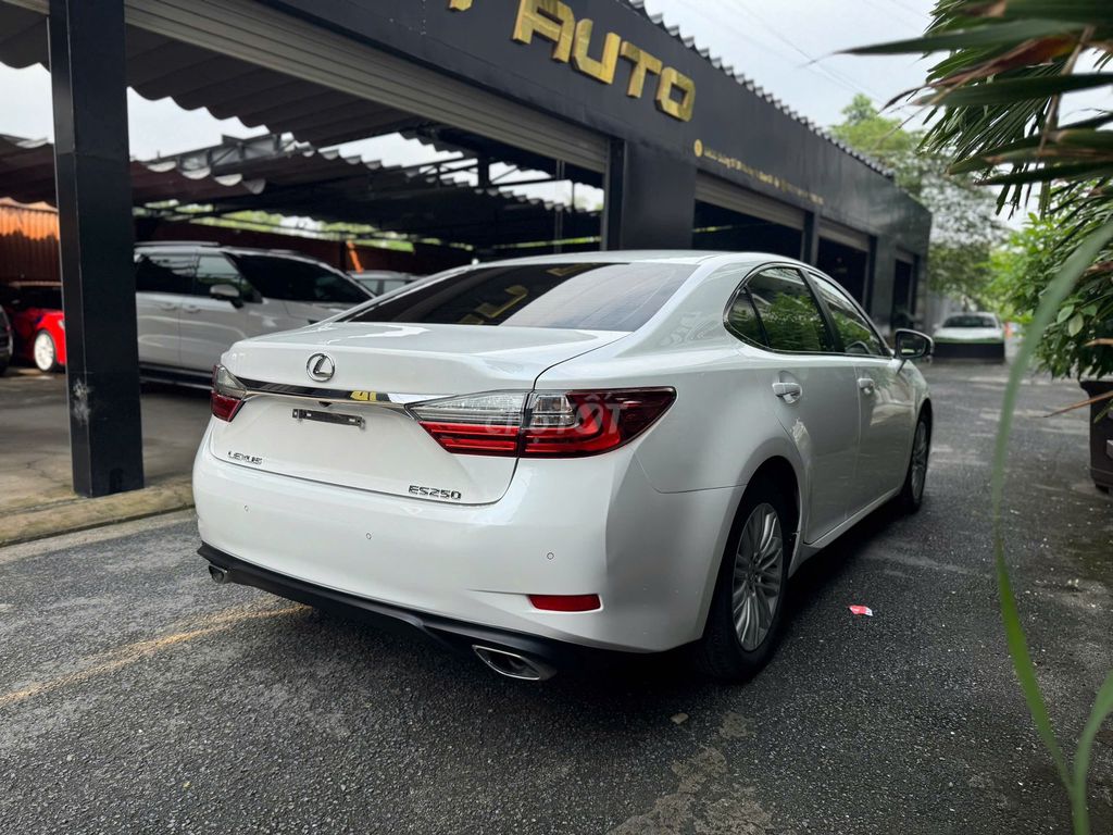 Lexus ES  250 2015 - 60000 km. Mua bán Ô tô tại Quận Gò Vấp Tp Hồ Chí Minh được đăng bởi Tuan Vo Thanh hình 17