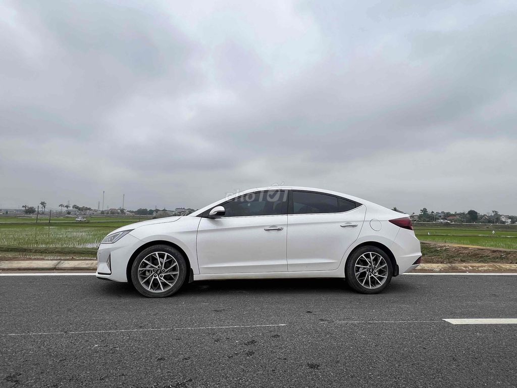 Hyundai Elantra 2021 2.0 AT - 55000 km