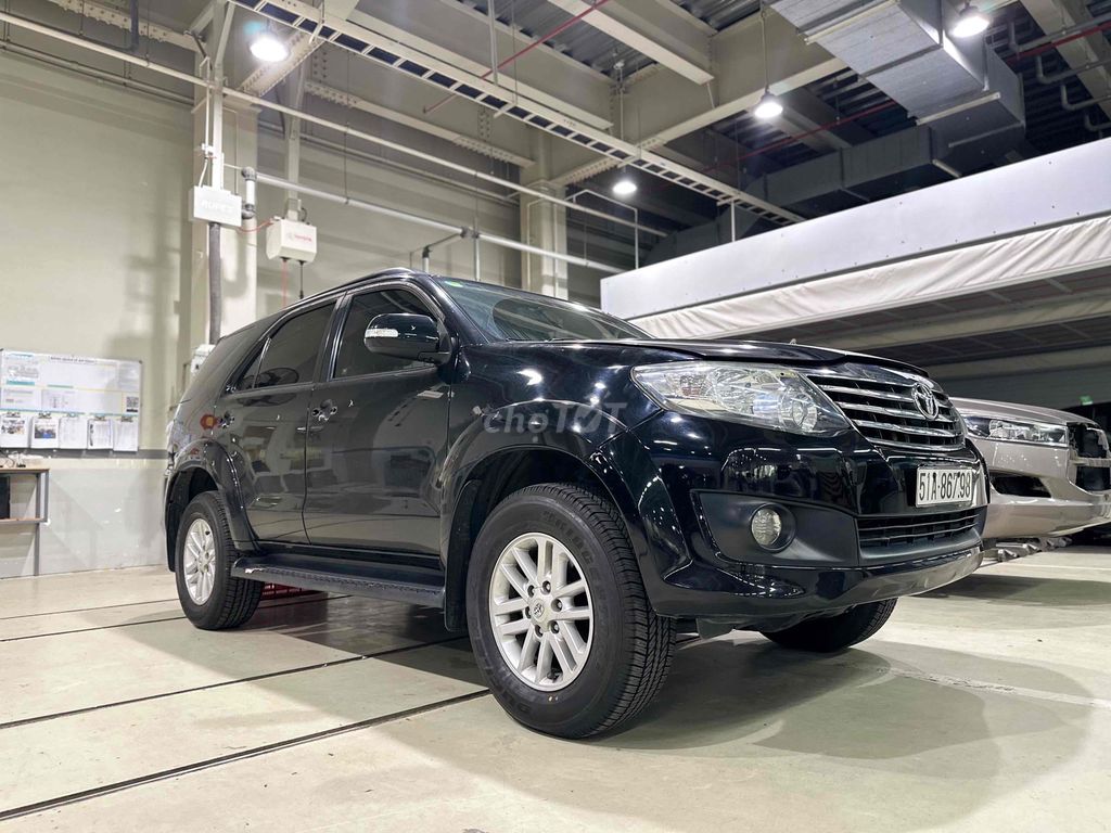 Toyota Fortuner 2014 2.7V Черный Автомат