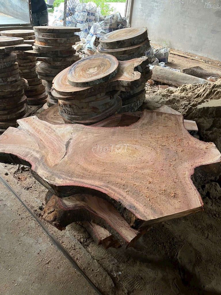 Bàn gỗ trang trí nội thất. Mua bán Bàn ghế tại Thành phố Vị Thanh Hậu Giang được đăng bởi Nguyễn Tuấn Kiệt hình 1