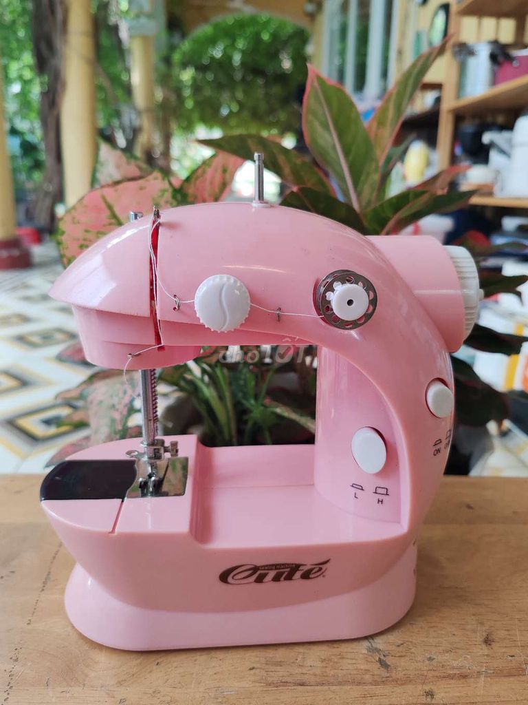 Máy may mini Cute Hồng. Mua bán Nội thất, đồ gia dụng khác tại Quận 7 Tp Hồ Chí Minh được đăng bởi Vy Vy hình 1