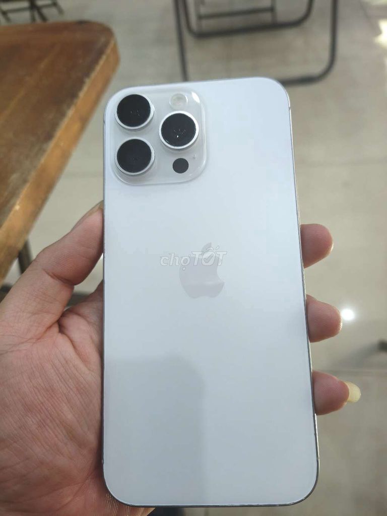 iPhone 16 Pro Max 256GB Bạc. Mua bán Điện thoại tại Quận Hoàng Mai Hà Nội được đăng bởi nguyễn dũng hình 1