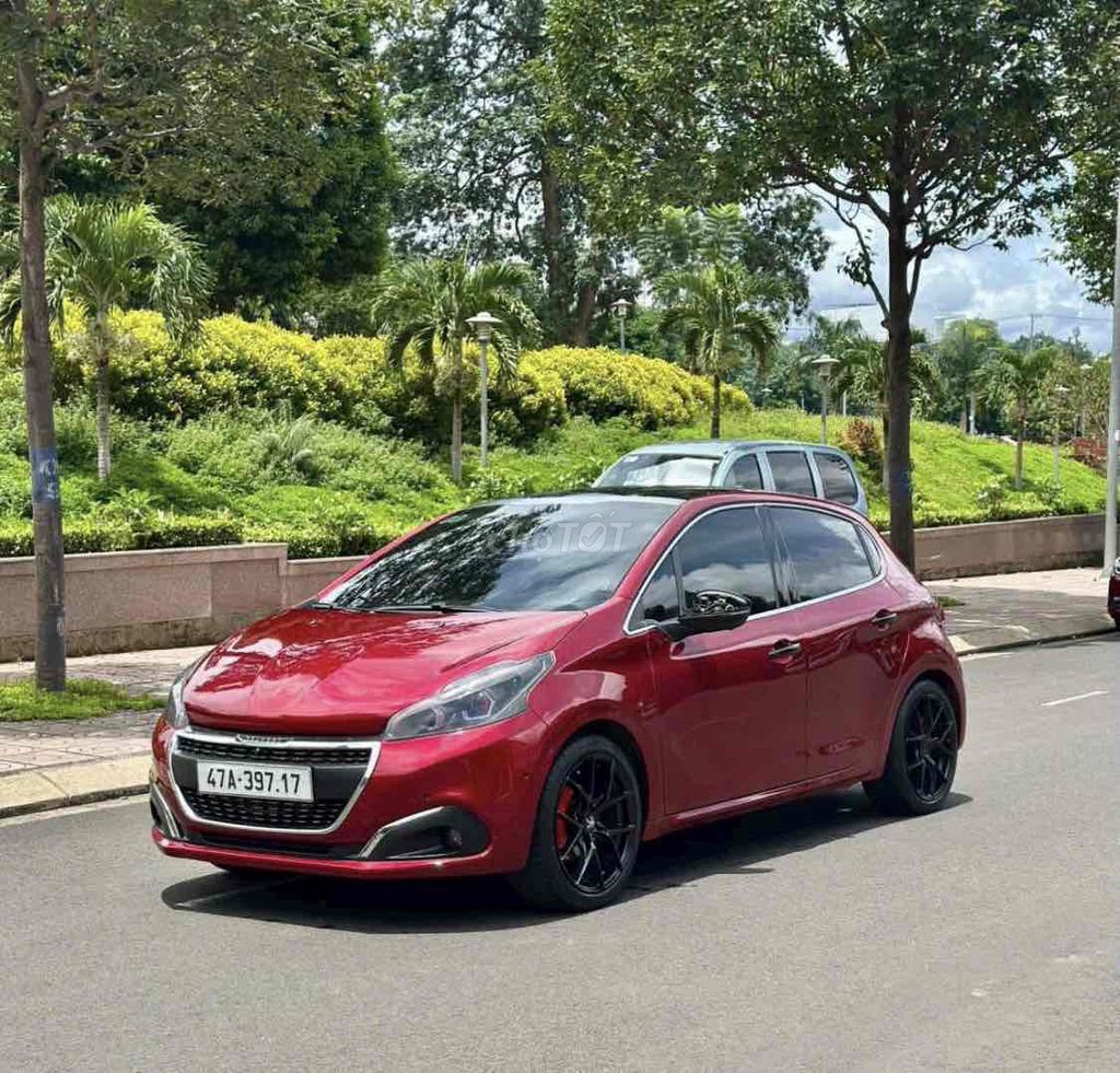 Peugeot 208 2015 1.6L AT - 72123 km. Mua bán Ô tô tại Huyện Krông Pắc Đắk Lắk được đăng bởi lê thanh luân hình 2