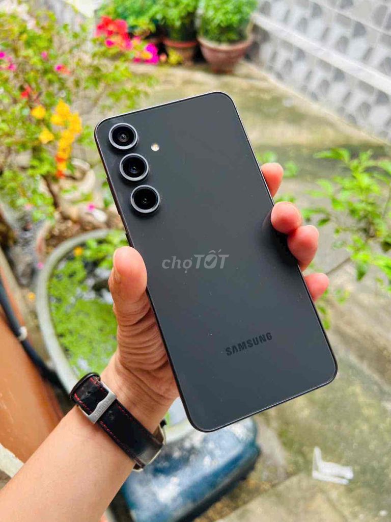 Samsung S24 FE ( 8/128 )Zin Áp Đẹp Likenew như mới. Mua bán Điện thoại tại Thành phố Biên Hòa Đồng Nai được đăng bởi Oanh Hoang hình 1