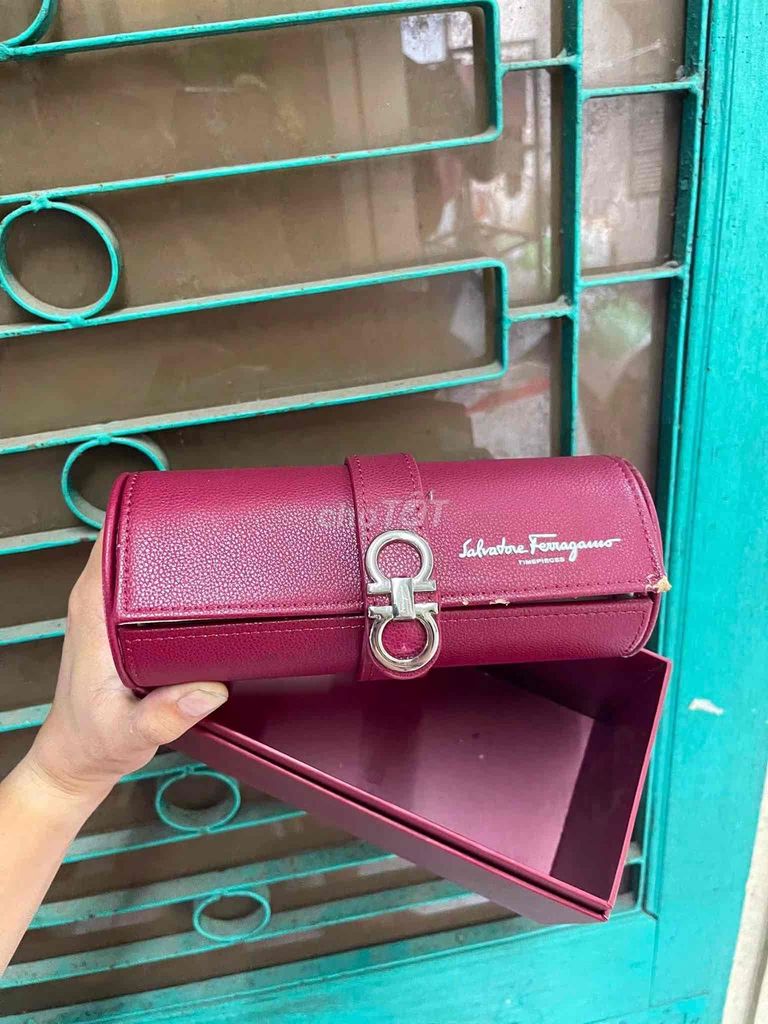 Hộp đựng đồng hồ Salvatore Ferragamo. Mua bán Phụ kiện thời trang khác tại Quận Hà Đông Hà Nội được đăng bởi hương hình 1