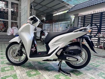 SH 160 CBS Trắng 2024 odo 1546 Mới 99.99%. Mua bán Xe máy tại Huyện Hóc Môn Tp Hồ Chí Minh được đăng bởi Nguyễn Phong