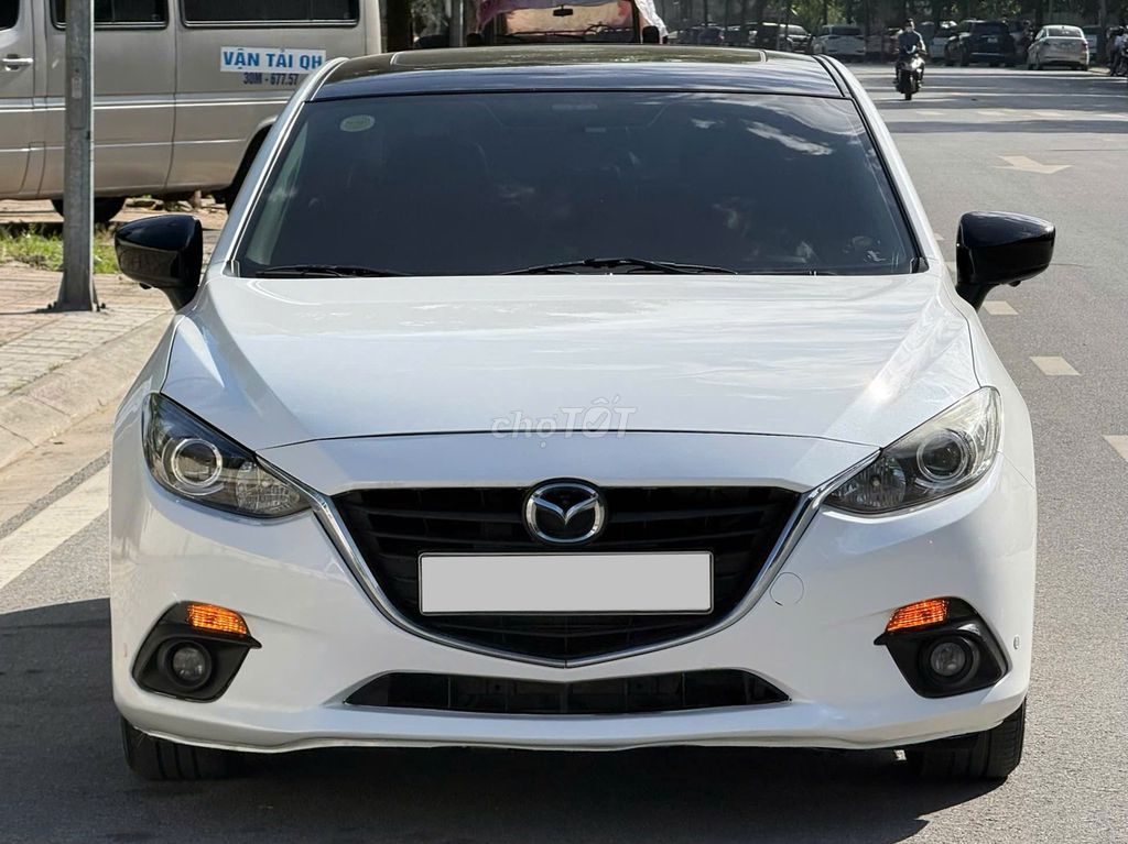 Mazda 3 1.5AT 2016 белый 90 тыс. км
