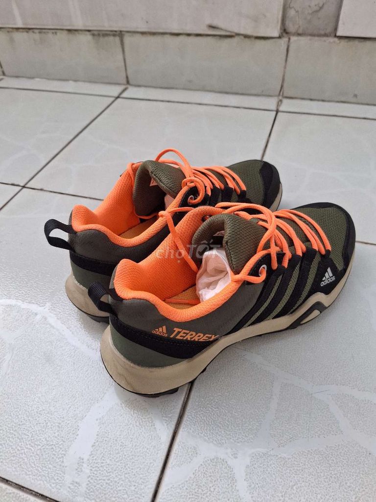 Adidas sz 36 cho bé mới 98%