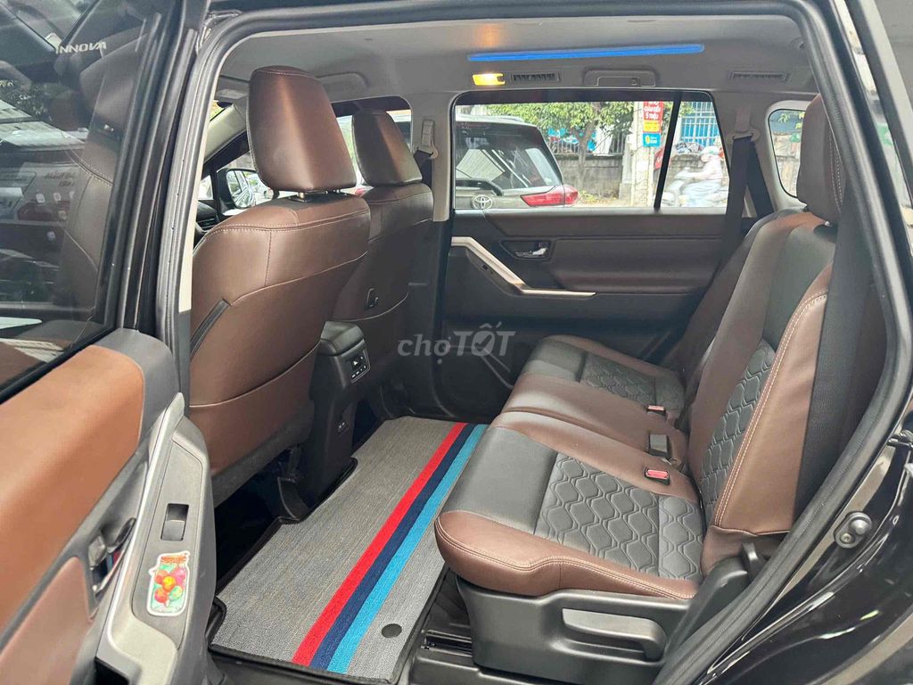 Toyota Innova Cross 2.0 2025 Xe hãng bán. Mua bán Ô tô tại Quận Tân Phú Tp Hồ Chí Minh được đăng bởi TRƯƠNG THANH TUYỀN hình 7