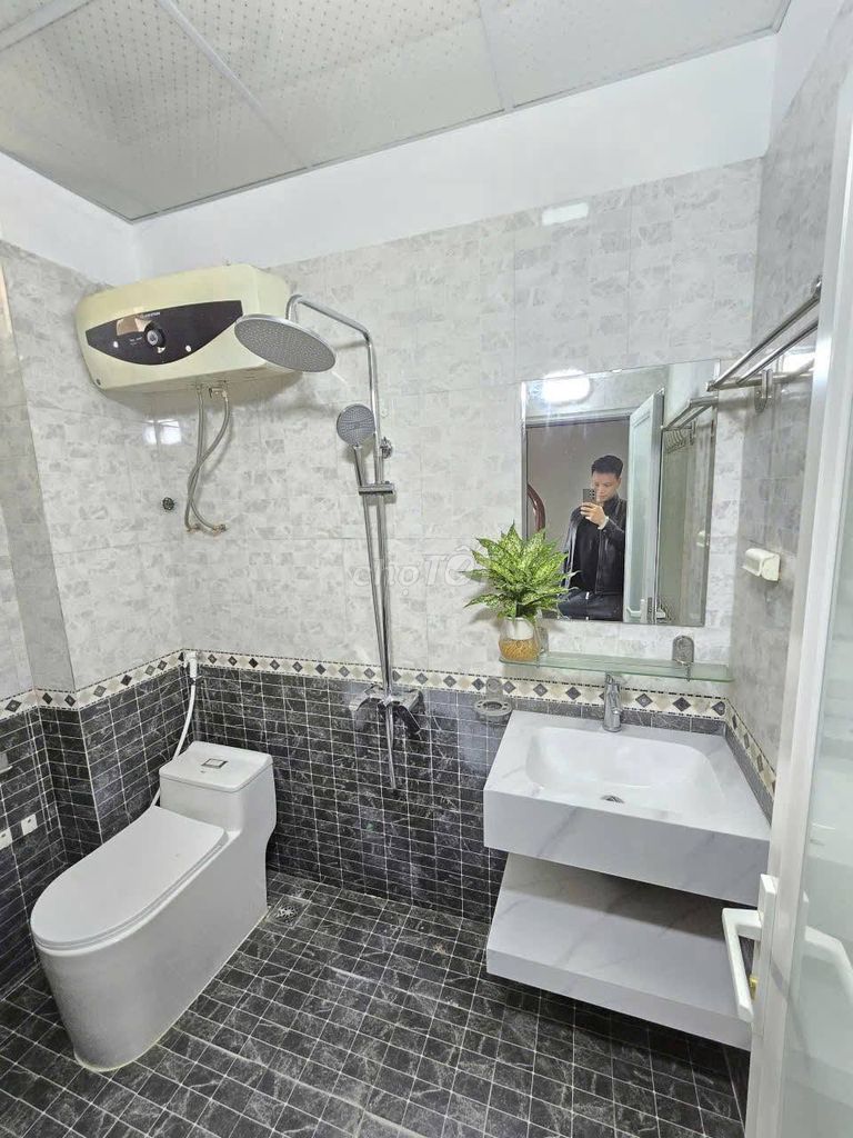 Аренда комнаты с лифтом и современным мебелью на улице Нам Ды