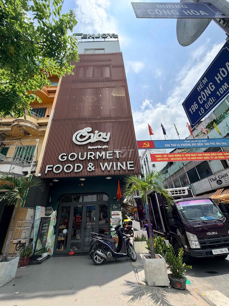 Chính chủ cho thuê 2 sàn văn phòng toà nhà góc 2 MT Cộng Hoà