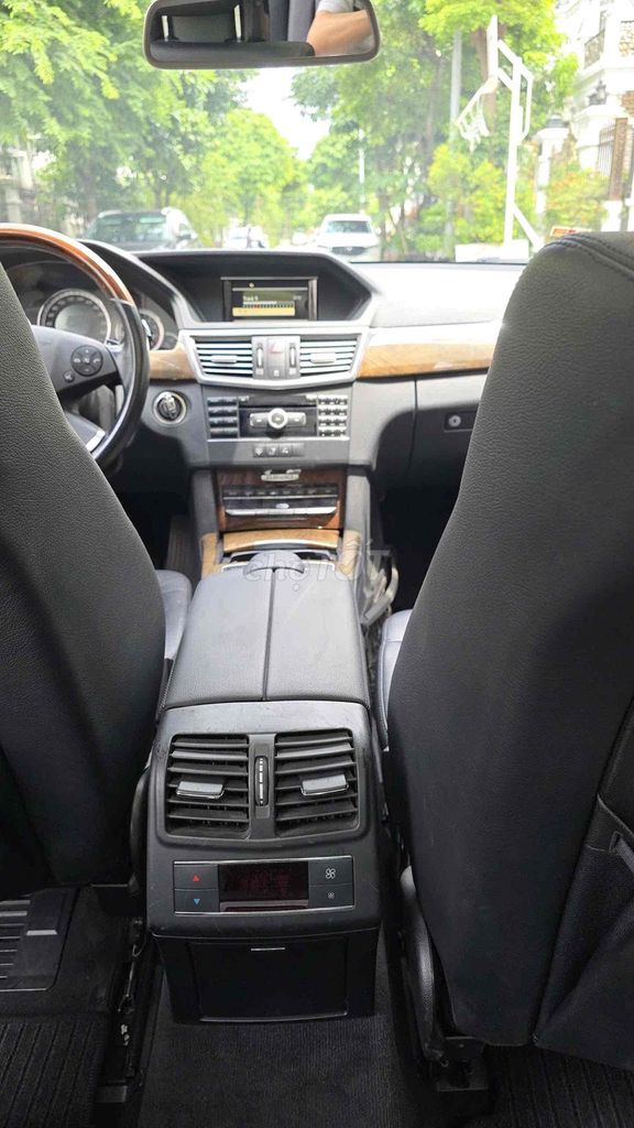Mercedes Benz E Class 2010 - 63376 km. Mua bán Ô tô tại Quận Tân Bình Tp Hồ Chí Minh được đăng bởi Võ Thị Huyền Trâm hình 8
