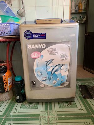 Máy giặt Sanyo cửa trên 6.8kg sử dụng tốt