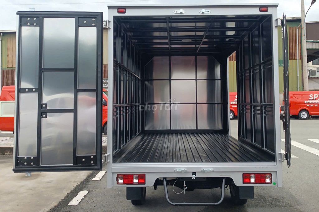 TF230 Thùng Kín. Mua bán Xe tải, xe ben tại Thành phố Thủ Đức Tp Hồ Chí Minh được đăng bởi Thanh Bình Thaco hình 5