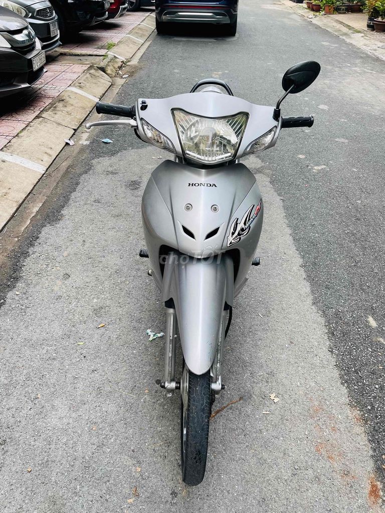 Honda Wave A 100 серебристая, номер Хошимина