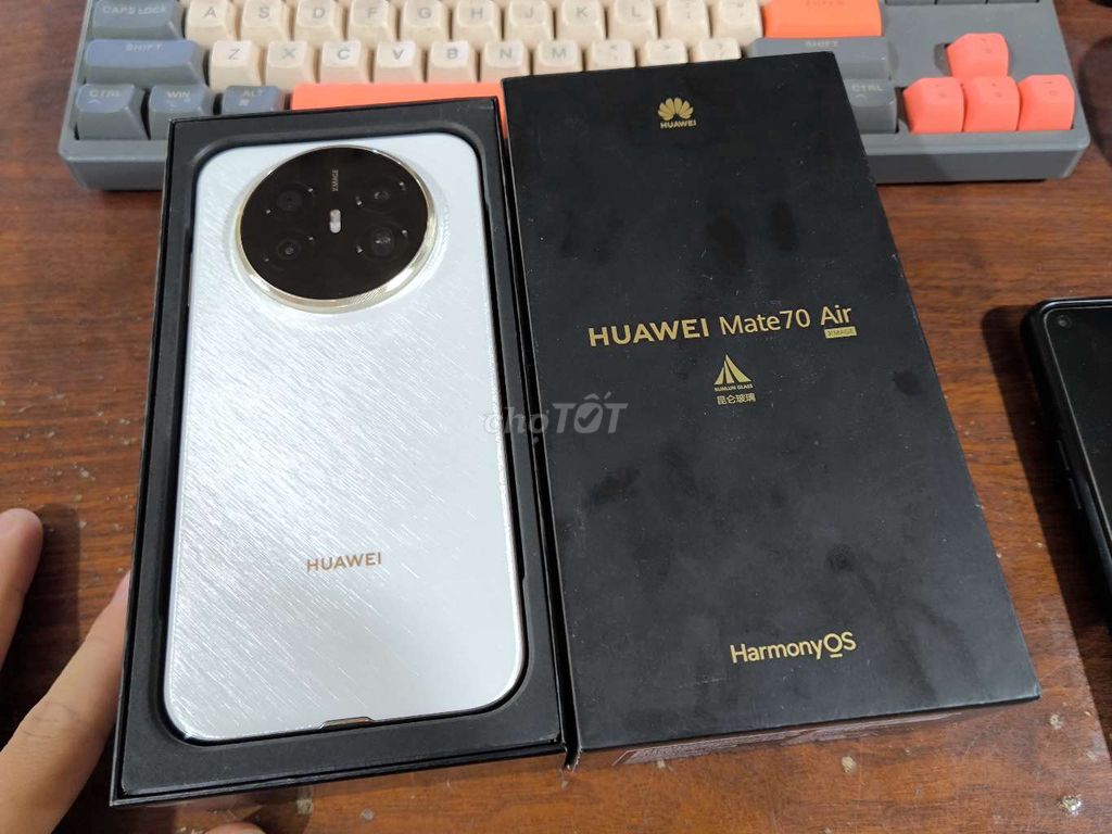 Huawei Mate 70 Air 256GB Bạc. Mua bán Điện thoại tại Thành phố Thủ Dầu Một Bình Dương được đăng bởi Việt Phê hình 1