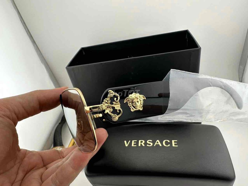 Kính thời trang Versace, Mới fullbox chính hãng