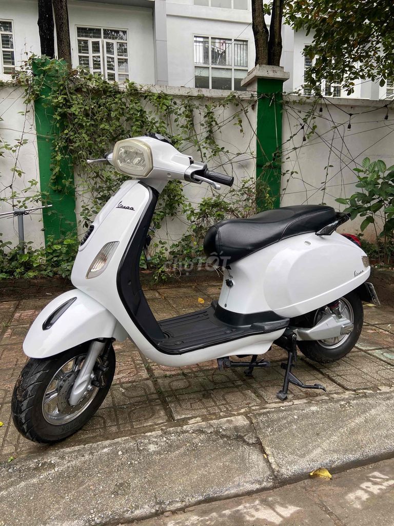 Xe máy điện DKbike Vespa Trắng. Mua bán Xe điện tại Quận Long Biên Hà Nội được đăng bởi Xe điện Huân Linh hình 2