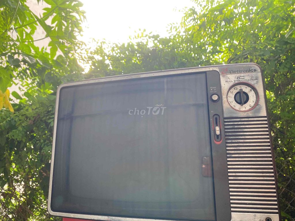 Tivi Vietronics Vintage Đỏ. Mua bán Tivi, Âm thanh tại Quận Sơn Trà Đà Nẵng được đăng bởi Đồ xưa Decor hình 1