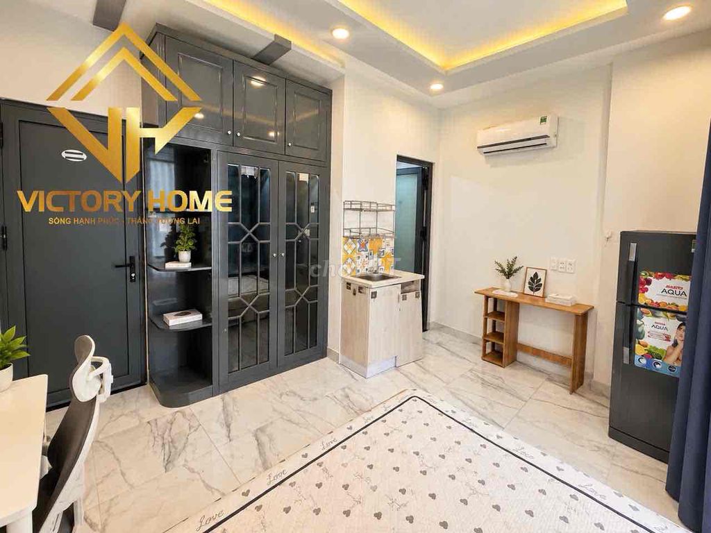 BAN CÔNG CỬA SỔ LỚN TRUNG TÂM PHÚ NHUẬN GẦN SÂN BAY QUẬN 1