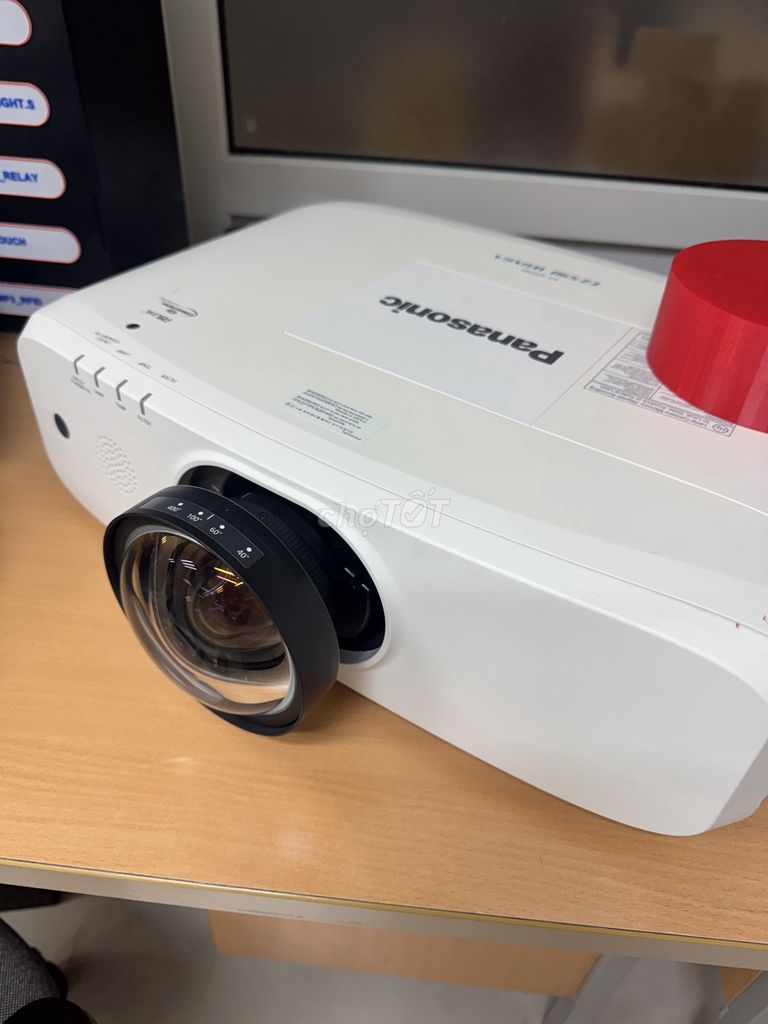 Máy chiếu Panasonic PT-EZ590 Trắng. Mua bán Đồ dùng văn phòng tại Thành phố Bà Rịa Bà Rịa - Vũng Tàu được đăng bởi Bùi Minh Thảo hình 1