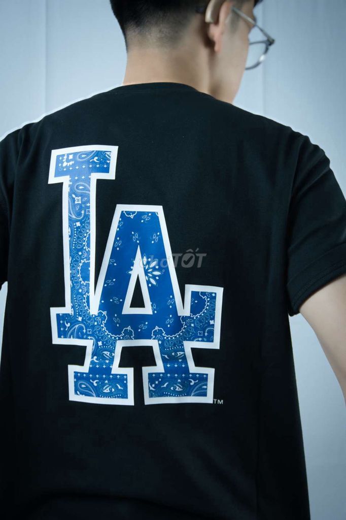 Áo thun New Era AP MLB Paisley Unisex. Mua bán Quần áo tại Thành phố Buôn Ma Thuột Đắk Lắk được đăng bởi Urban Silver hình 1