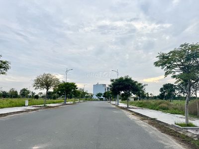 Thanh lý nền 105m2 ngang 5,3m sổ sẵn, giá chỉ 1,65 tỷ bao thuế phí. Mua bán đất tại Thành phố Biên Hòa Đồng Nai được đăng bởi Doãn Bình