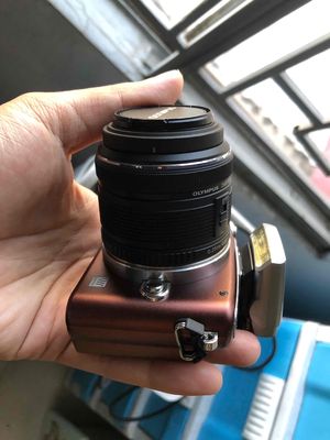 Máy ảnh compact bán chuyên PEN mini E-PM1