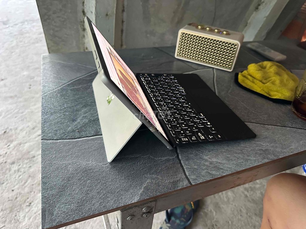 Microsoft Surface Go 2 M3 10.5 inch 8GB/128GB Bạc. Mua bán Máy tính bảng tại Thành phố Tân An Long An được đăng bởi thỏ pro hình 1