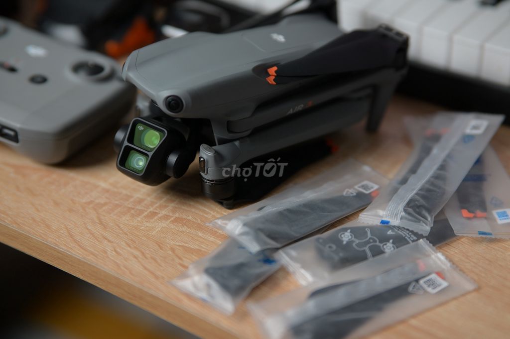 Máy quay DJI Pocket air 3 Combo Xám Như mới. Mua bán Máy ảnh, Máy quay tại Quận 3 Tp Hồ Chí Minh được đăng bởi Quang Dung RC hình 1