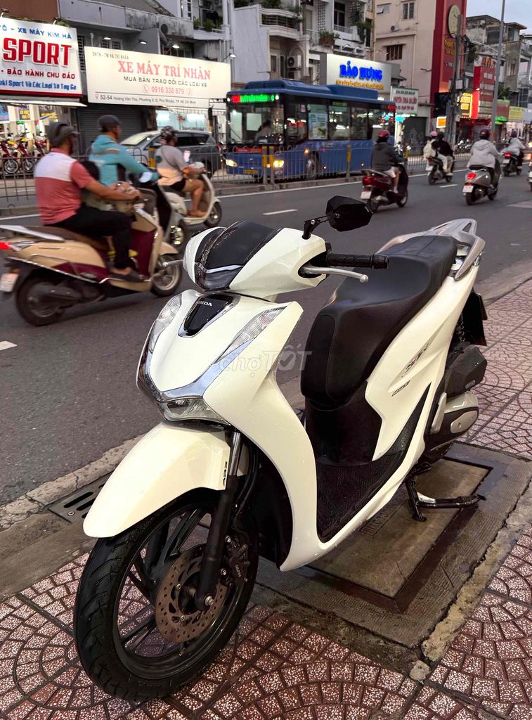Хонда SH160 CBS 2023 Белая до 10 000 км