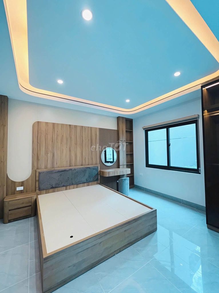 Продам угловой дом в Ми Динь, 36м2, несколько домов от машины