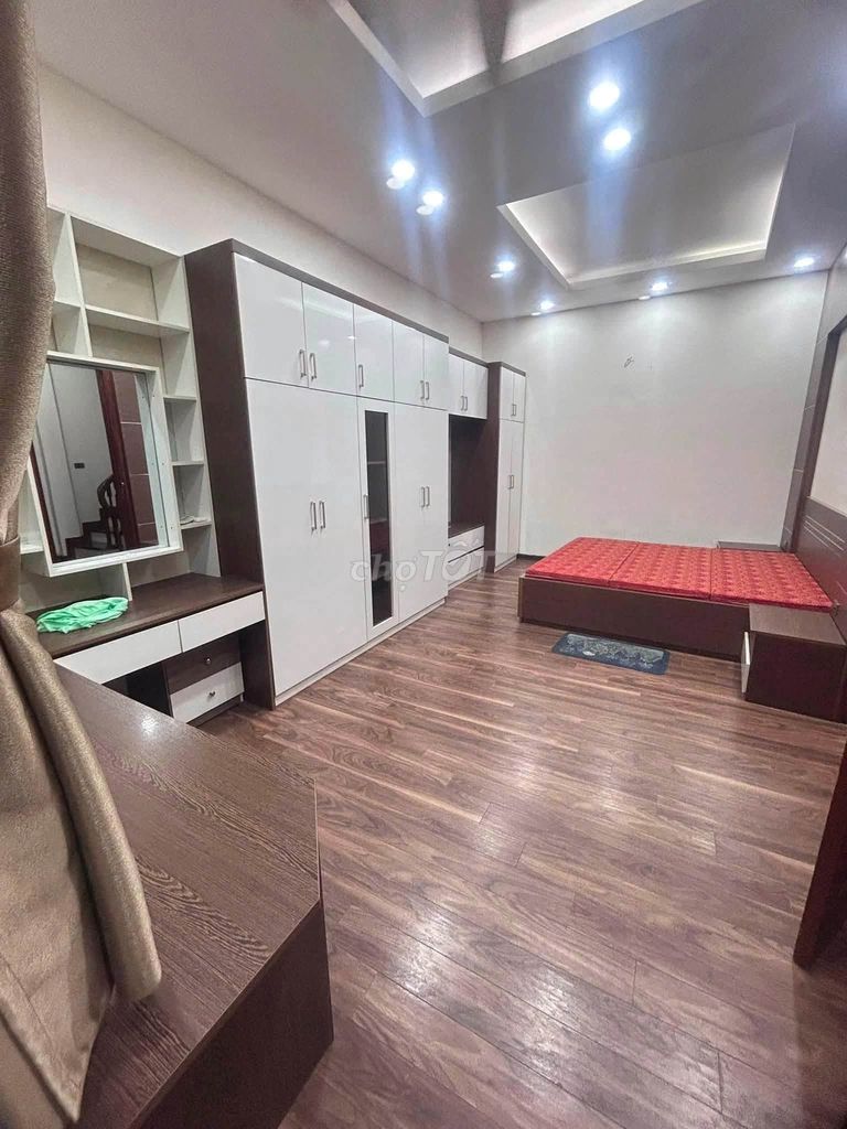 Отдельный дом в переулке Вутхань, Донгда, новый и красивый
