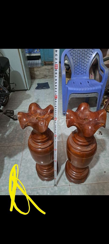 2 cái bình bằng gổ đẹp cao 60cm..Bán 1tr3/2c