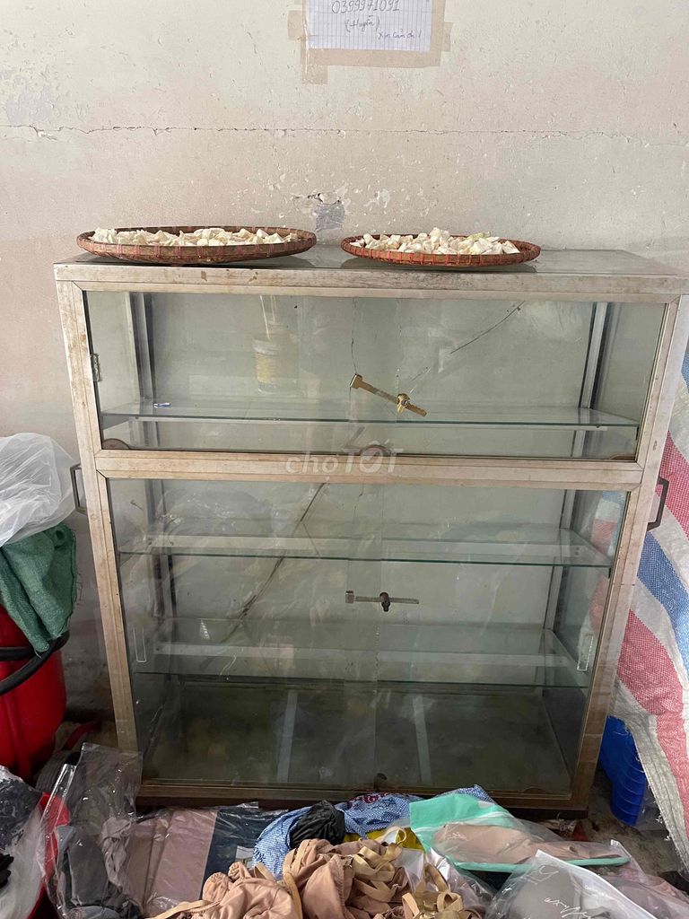 Tủ trưng bày Khung nhôm kính Bạc. Mua bán Tủ, kệ gia đình tại Huyện Thanh Trì Hà Nội được đăng bởi Huy hình 1