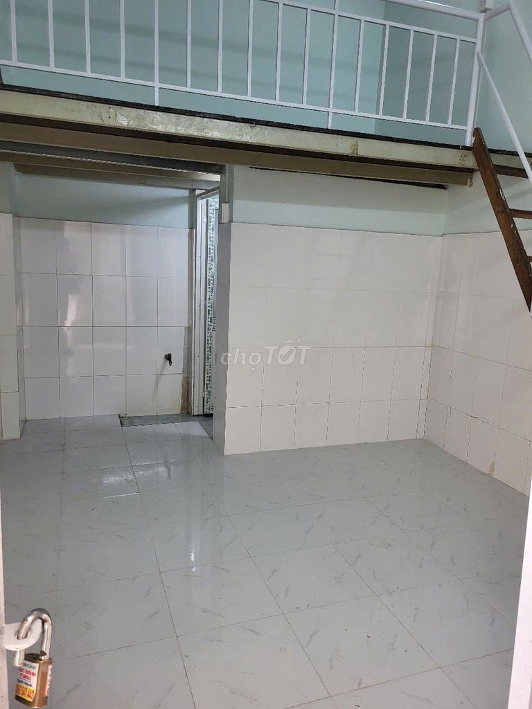 Phòng trọ 16m2 đường Tây Sơn, sát ngay chợ Tân Hương