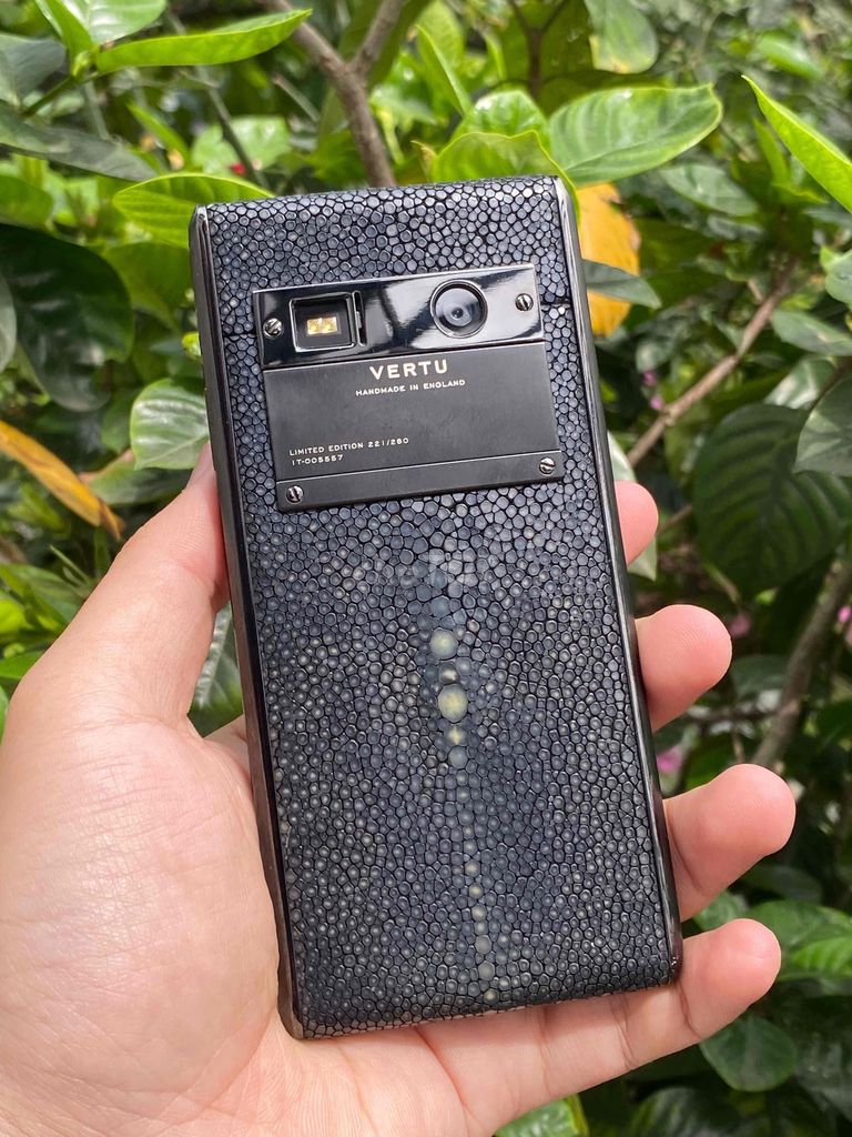Vertu Aster Stingray Black Limited 221/280 chiếc. Mua bán Điện thoại tại Quận Hoàng Mai Hà Nội được đăng bởi Nam Nguyen Investment hình 1
