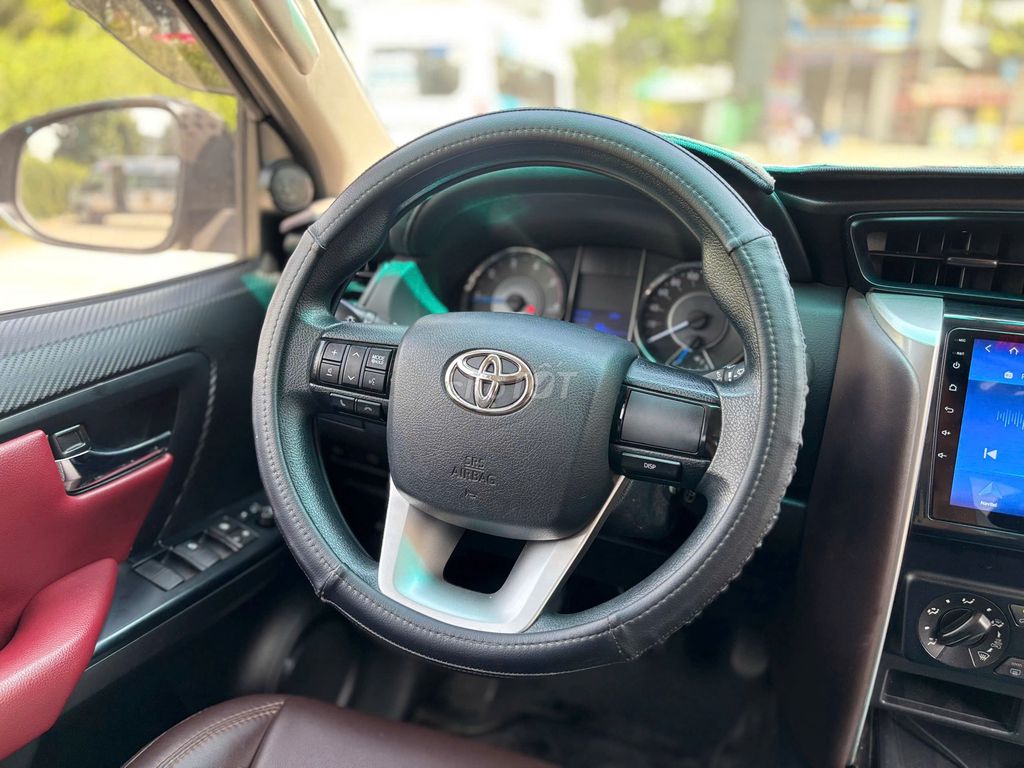 Toyota Fortuner 2018 MT màu nâu 130000 km -689tr. Mua bán Ô tô tại Thành phố Dĩ An Bình Dương được đăng bởi Siêu Thị Ô Tô Bình Dương  hình 7
