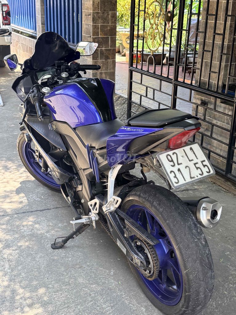 Синяя черная ручная тележка Yamaha R15