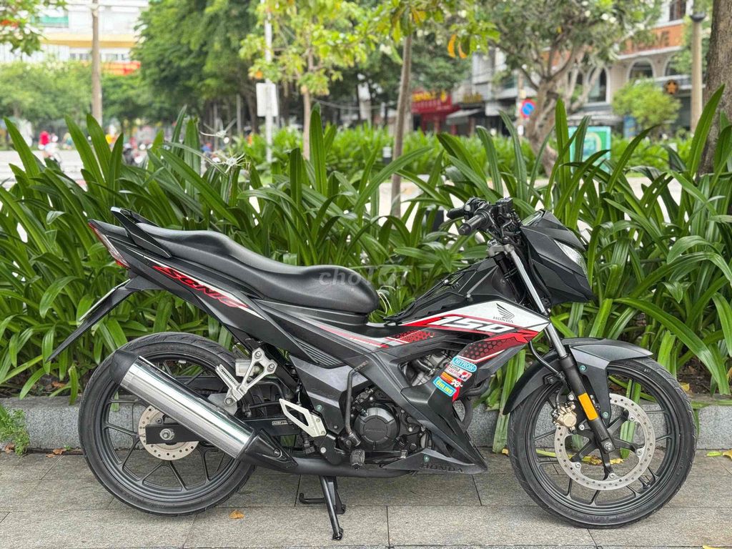 Honda Sonic 150 2021 черно-бело-красный 16 000 км с гос. номером Хошимина
